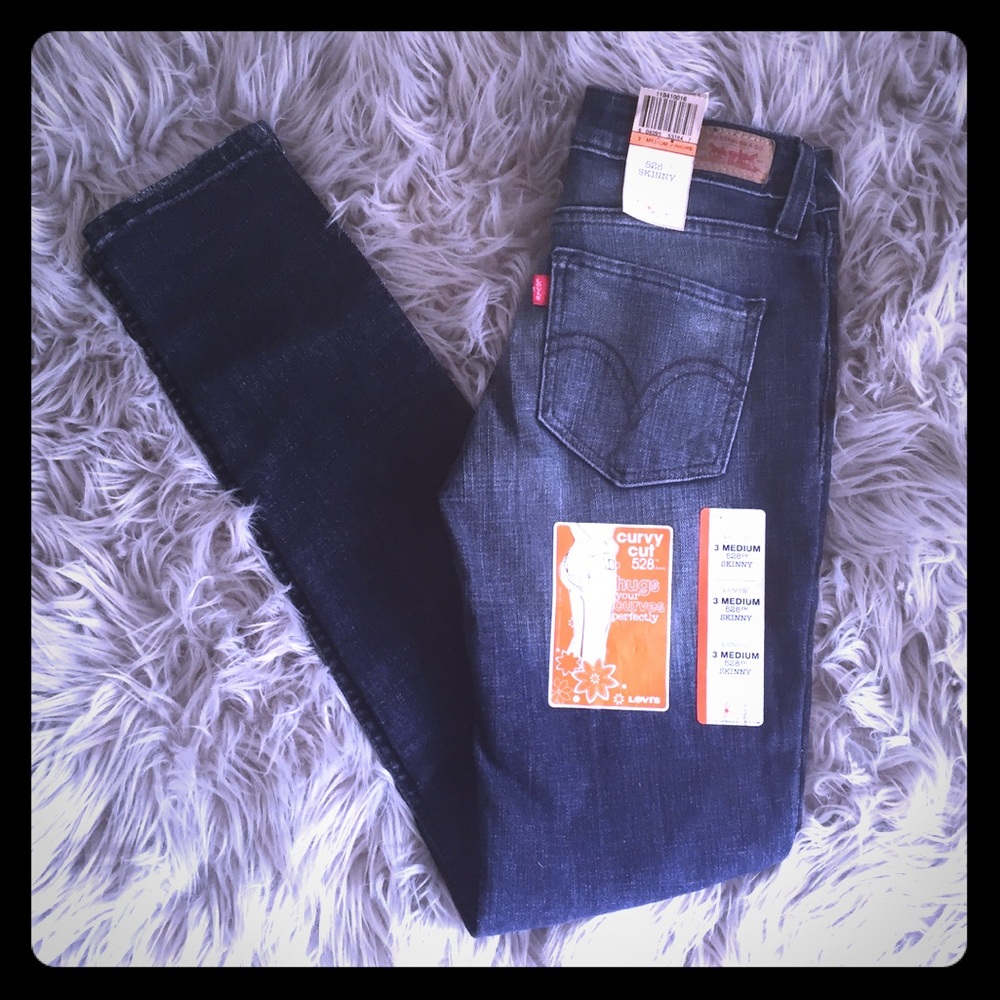 Levi’s 528 Curvy Cut Skinny Jeans Size 3 NWT